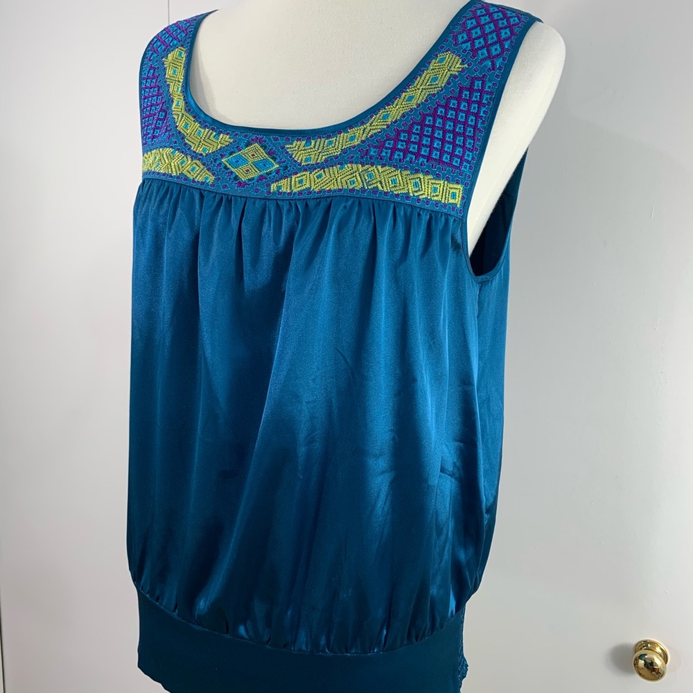 Soft Surroundings L tank satin embroidery
